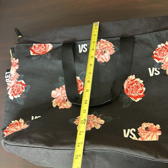 Victoria’s Secret Large Floral Weekend Travel Tote Bag - Picture 13 of 17